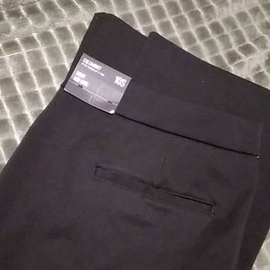 Black fitted hip & thigh slacks